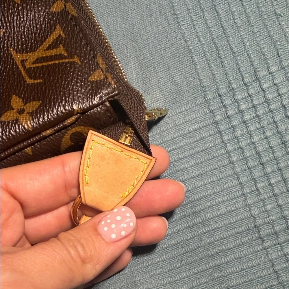 Louis Vuitton Tan and Brown Monogram Shoulder Bag - Picture 6 of 9